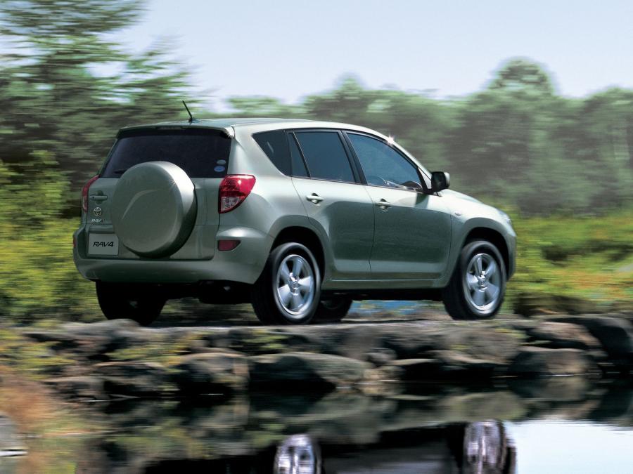  Toyota RAV4 2005 года  (JP) (фото 2 из 8)